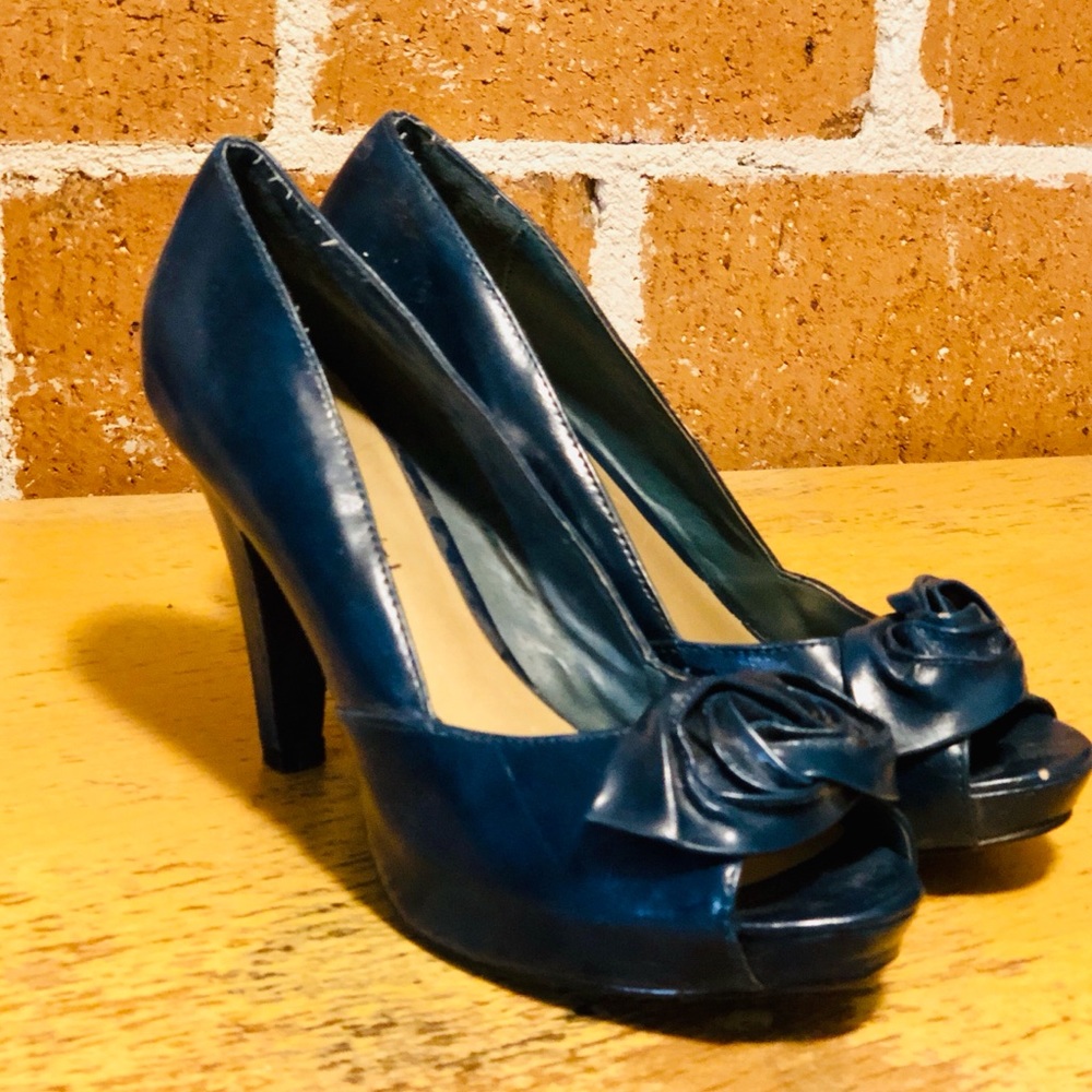 Madden girl blue rose leather heels size 8